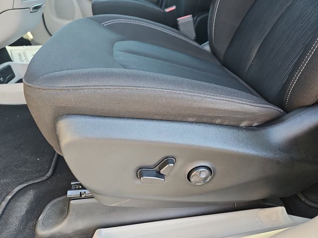 Used 2024 Chrysler Voyager LX FWD image 20