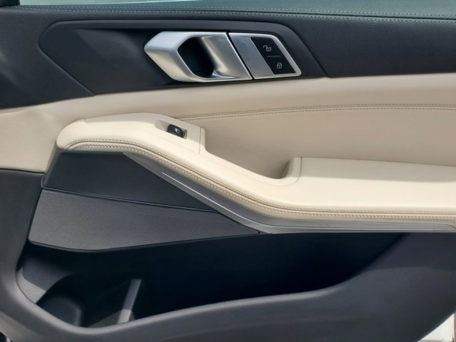 Used 2021 BMW X5 xDrive45e w/ Premium Package image 37