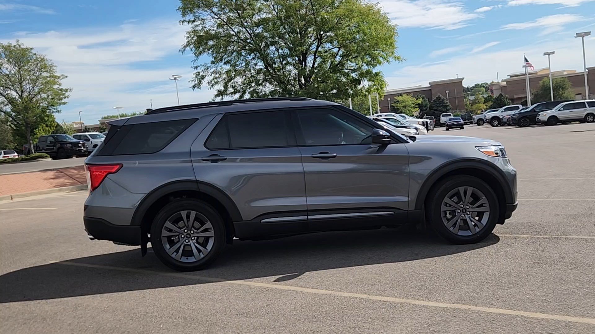 Certified 2024 Ford Explorer XLT w/ Equipment Group 202A AWD/4WD image 11