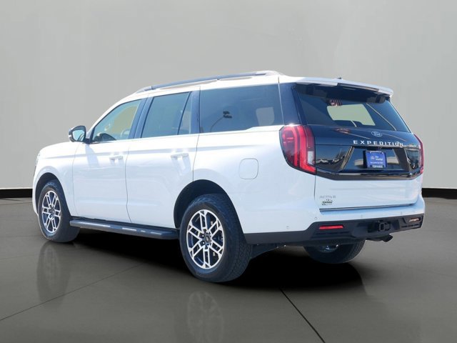Certified 2025 Ford Expedition Active AWD/4WD image 3