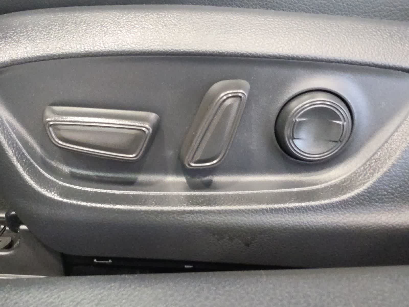 Used 2024 Toyota Camry SE AWD/4WD image 17