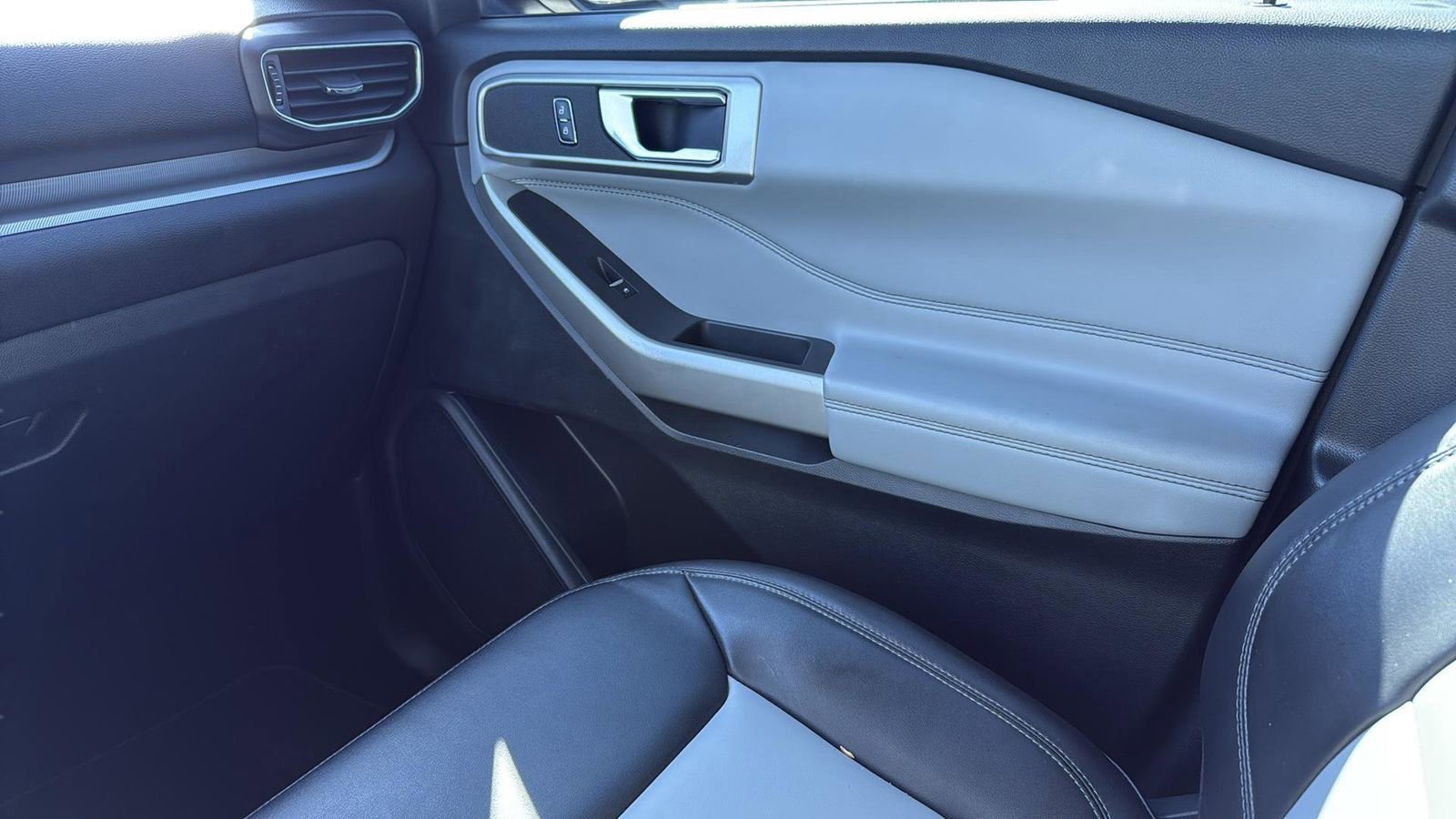 Certified 2023 Ford Explorer XLT w/ Equipment Group 202A image 20