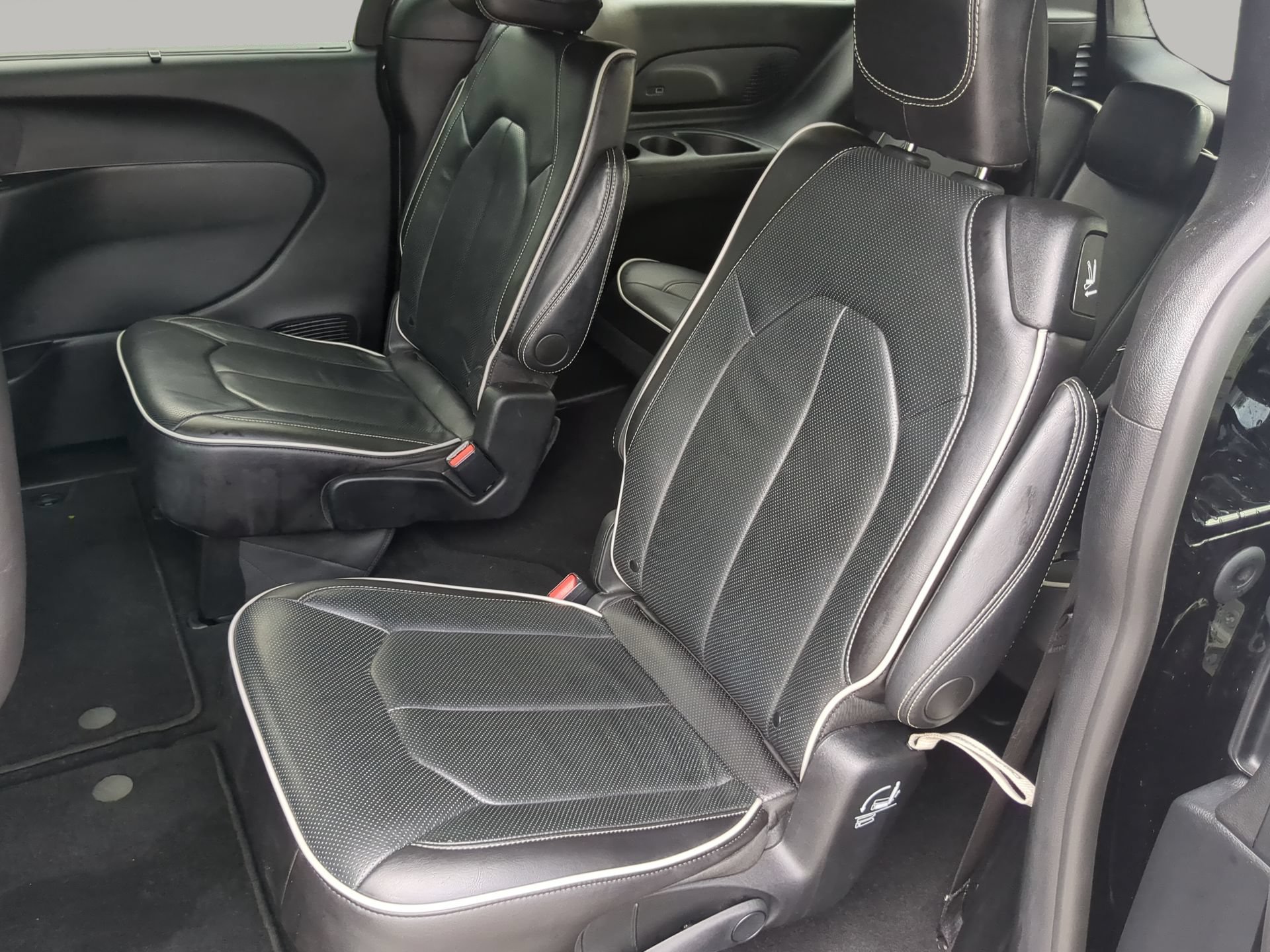 Used 2025 Chrysler Pacifica Limited FWD image 54