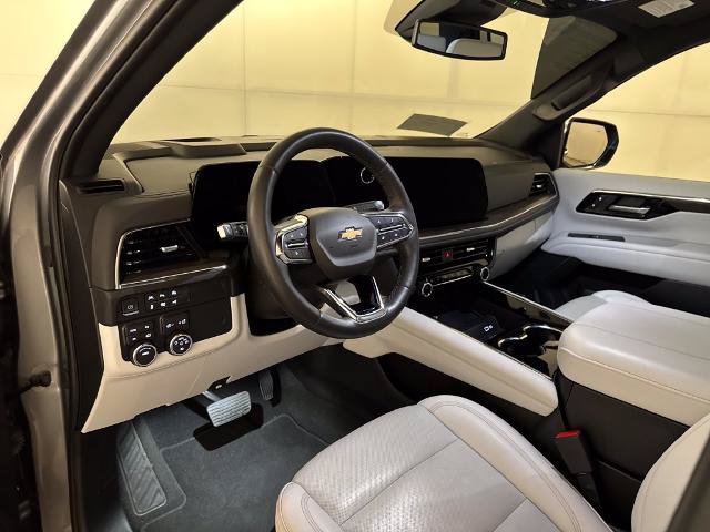 Used 2026 Chevrolet Suburban Premier AWD/4WD image 4