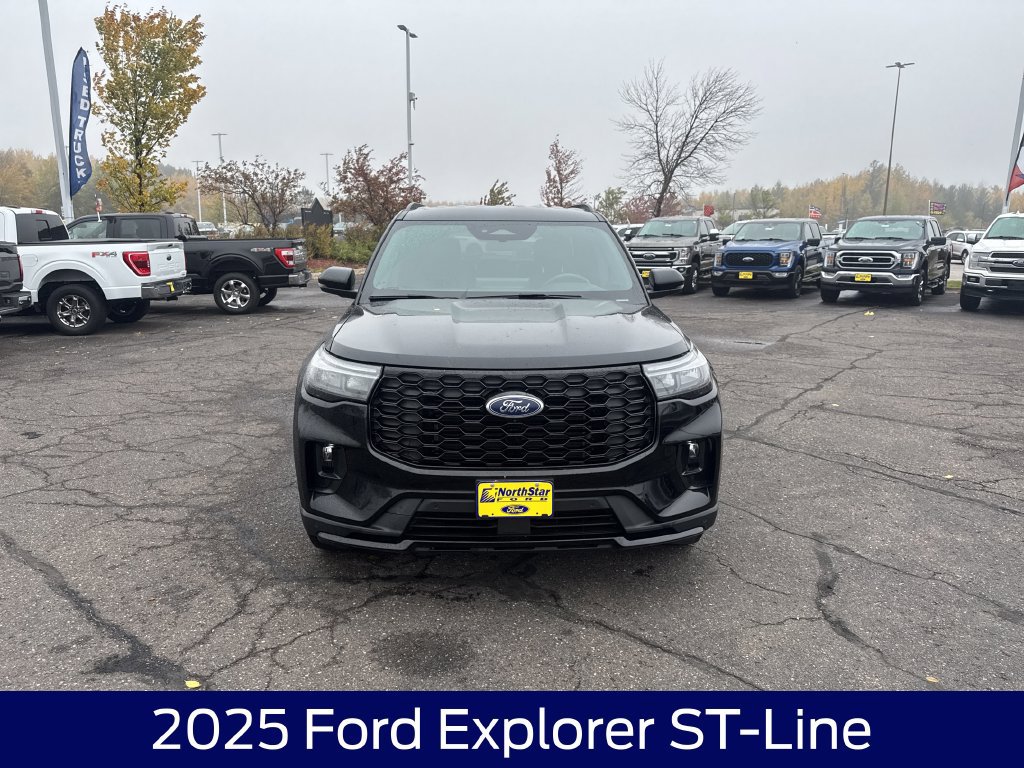 Certified 2025 Ford Explorer ST-Line AWD/4WD image 4