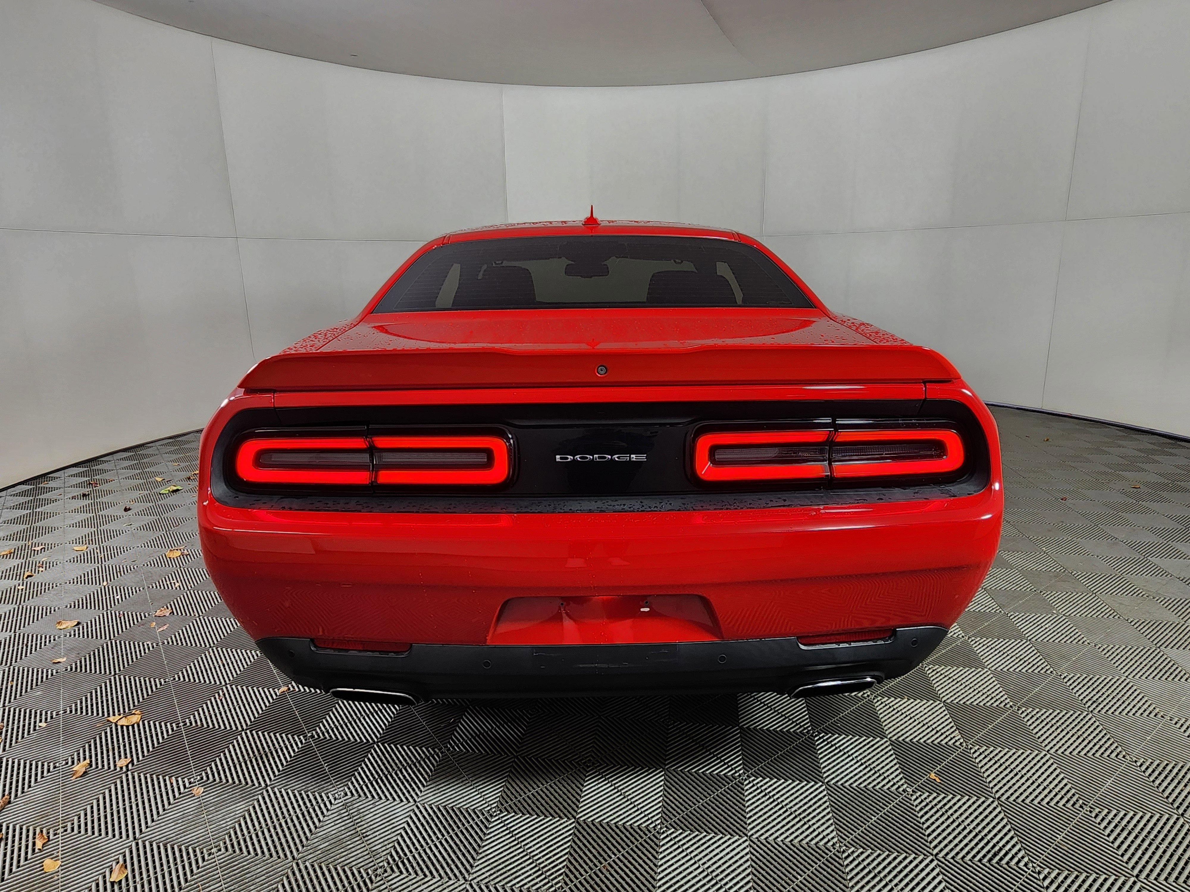Used 2017 Dodge Challenger SXT Plus image 4