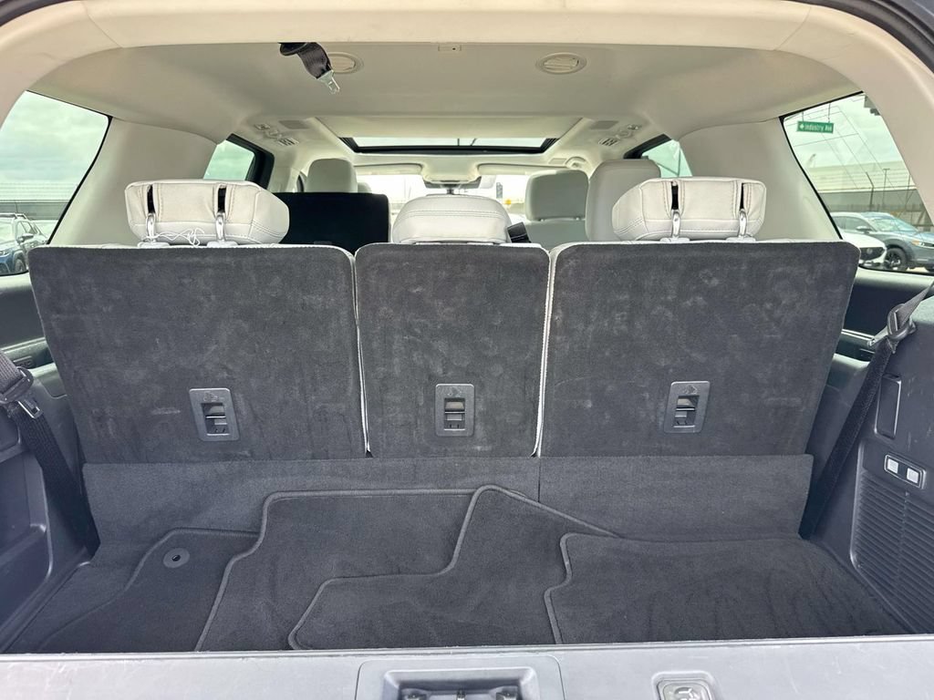 Certified 2025 Ford Expedition Platinum w/ Driver's Package AWD/4WD image 9