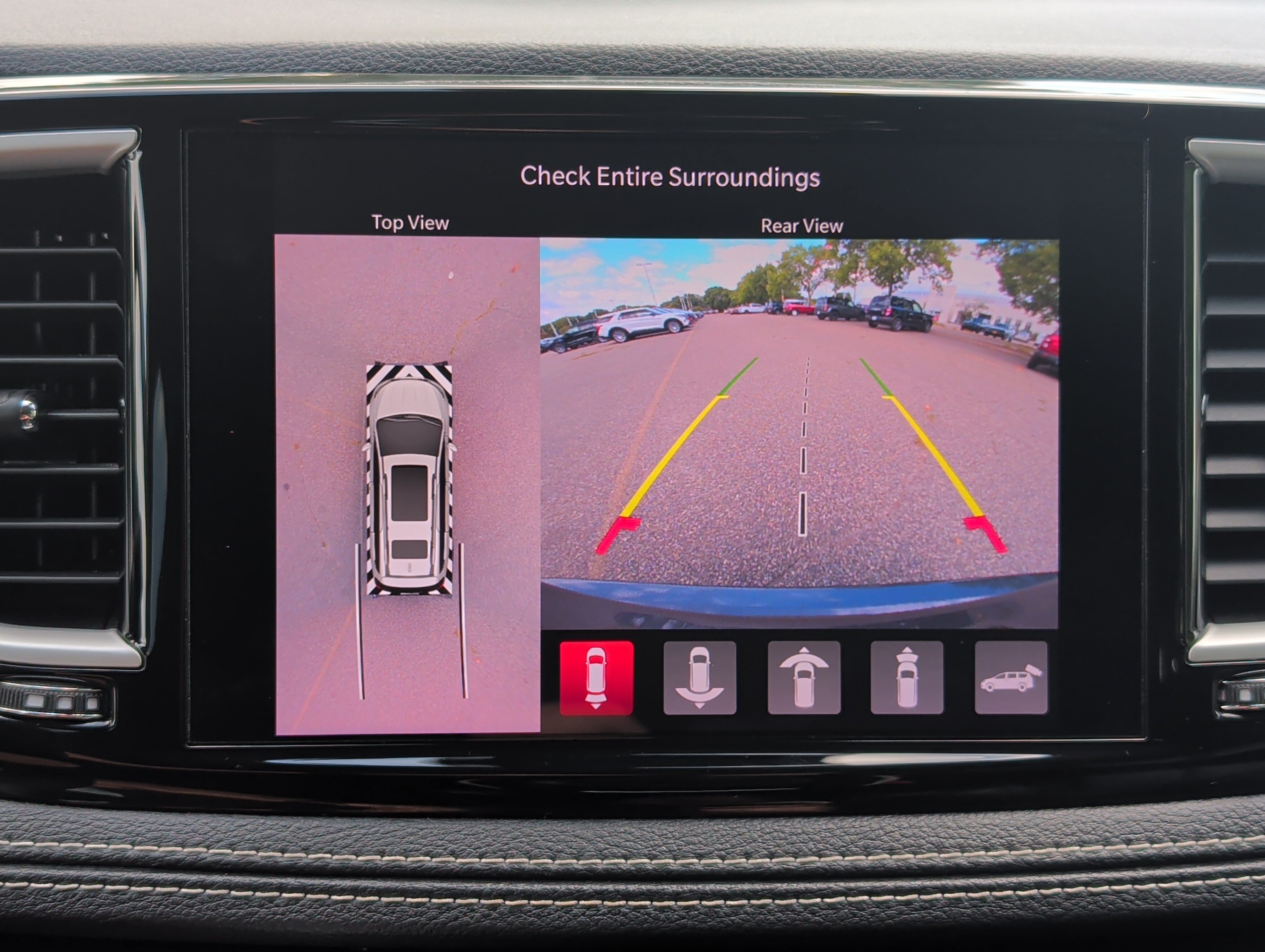Used 2022 Chrysler Pacifica Touring-L w/ Uconnect Theater Family Group AWD/4WD image 35
