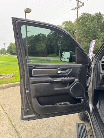 Used 2024 RAM 1500 Laramie AWD/4WD image 7