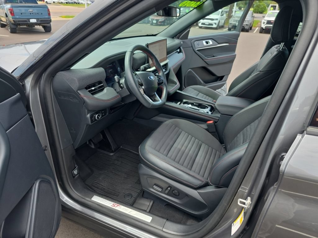 Certified 2025 Ford Explorer ST-Line w/ ST-Line Street Pack AWD/4WD image 15