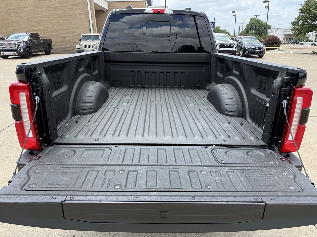 Certified 2025 Ford F250 King Ranch w/ FX4 Off-Road Package AWD/4WD image 24