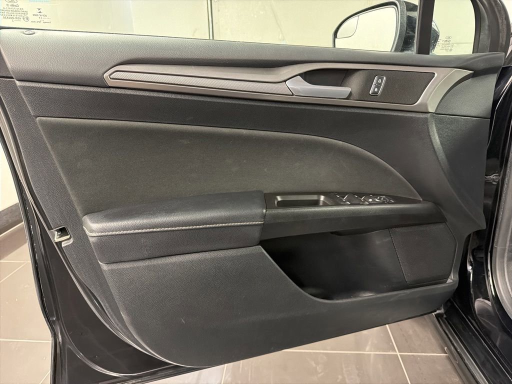 Certified 2017 Ford Fusion SE w/ Fusion SE Technology Package FWD image 28