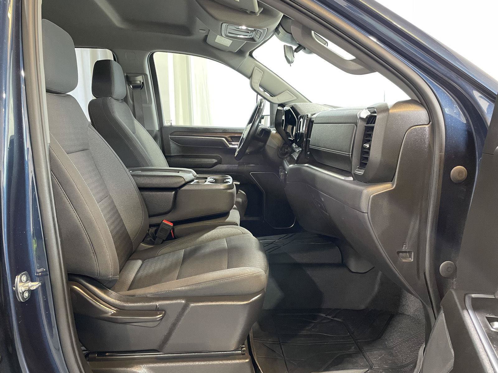 Used 2022 Chevrolet Silverado 1500 LT AWD/4WD image 24