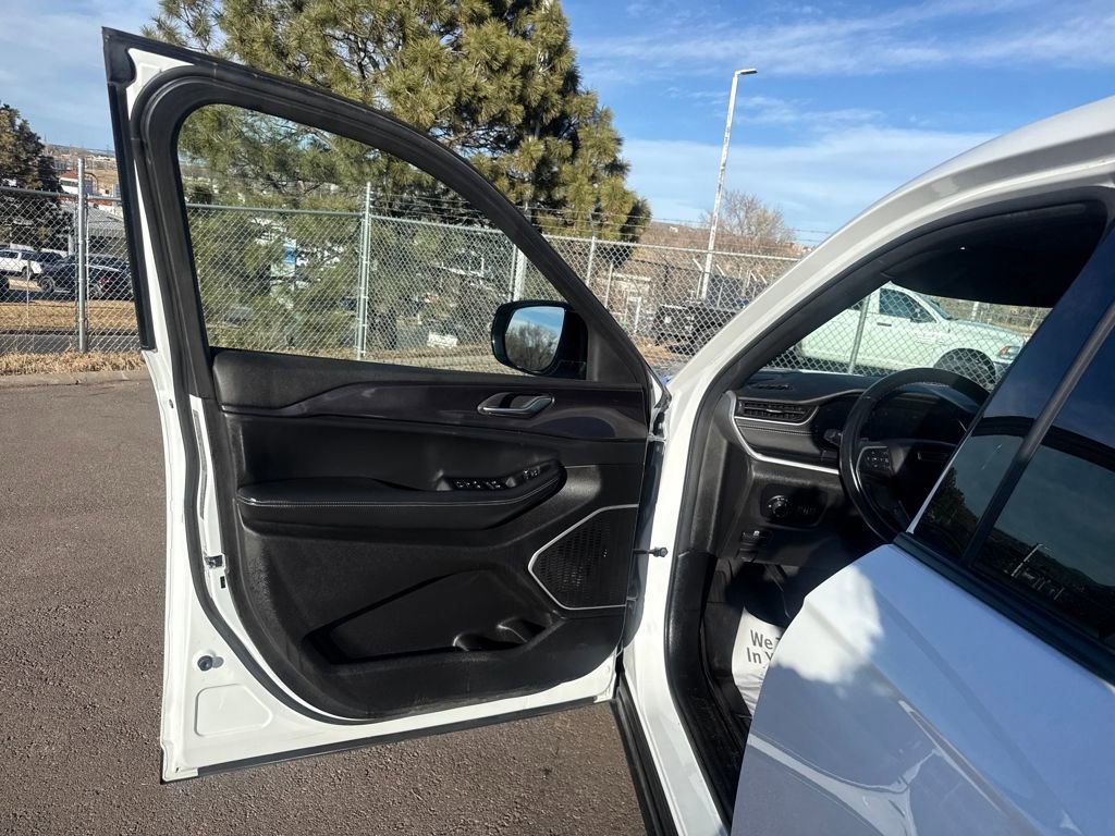 Used 2021 Jeep Grand Cherokee L Altitude image 11