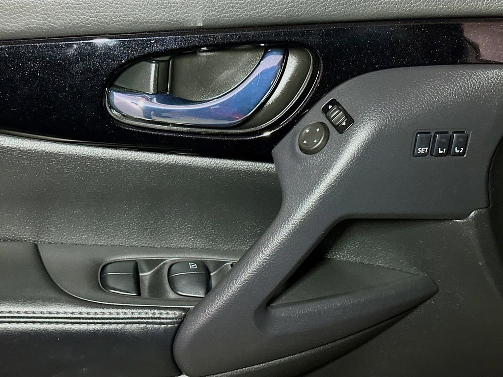 Used 2021 Nissan Rogue Sport SV w/ Technology Package image 18