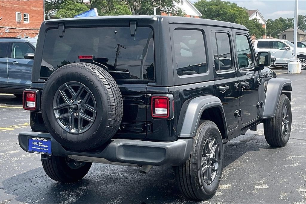 Used 2024 Jeep Wrangler Unlimited Sport AWD/4WD image 12