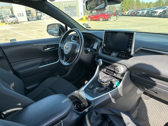 Used 2022 Toyota RAV4 SE image 16