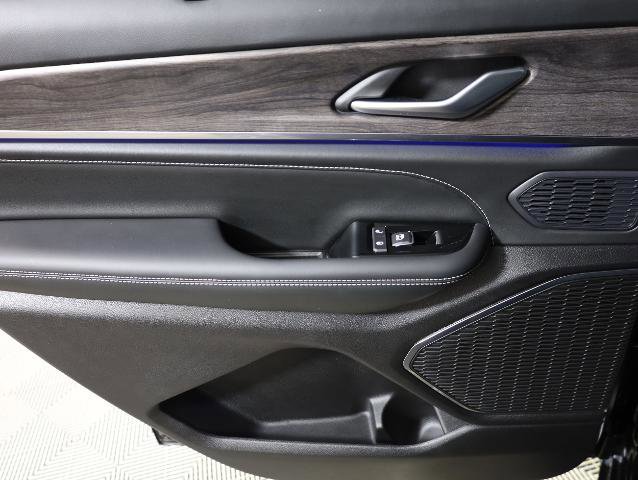 Used 2024 Jeep Grand Cherokee L Overland w/ Luxury Tech Group IV image 35