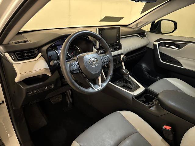 Used 2020 Toyota RAV4 XLE Premium FWD image 6