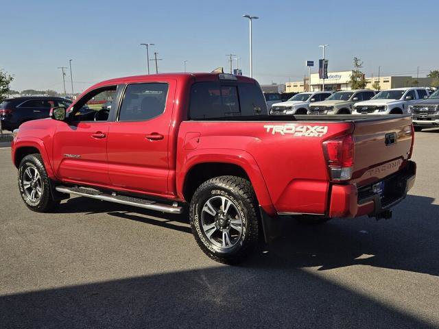 Used 2017 Toyota Tacoma TRD Sport AWD/4WD image 7