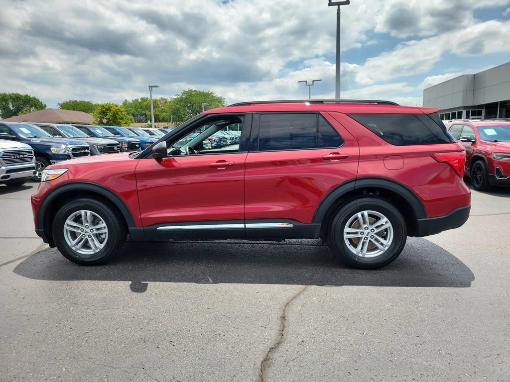 Certified 2023 Ford Explorer XLT w/ Equipment Group 202A AWD/4WD image 7