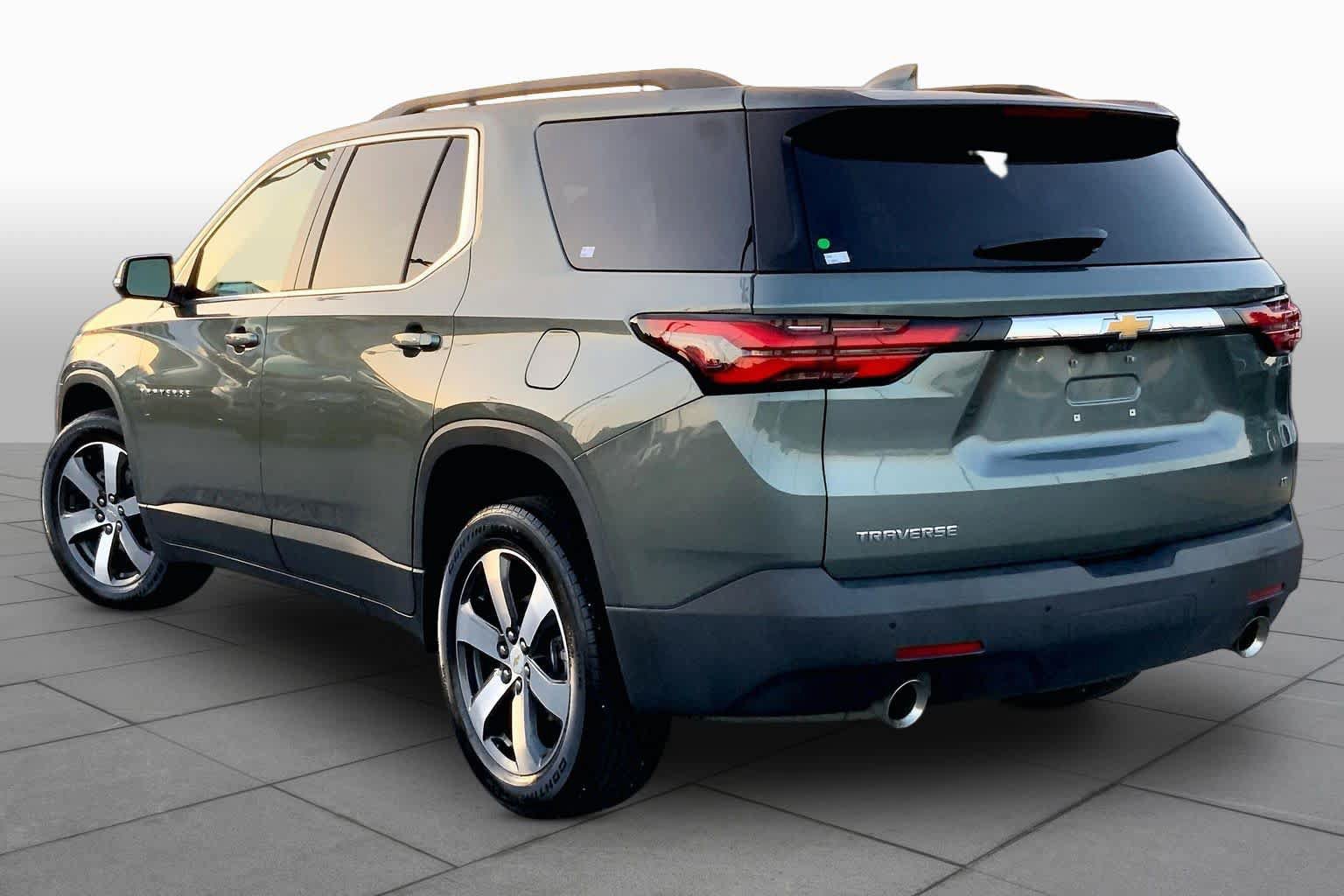 Used 2023 Chevrolet Traverse LT w/ LT Premium Package FWD image 11