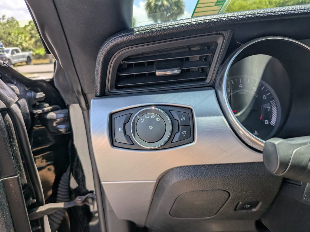 Certified 2020 Ford Mustang Premium RWD image 31