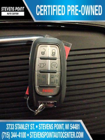 Used 2025 Chrysler Pacifica Limited image 26