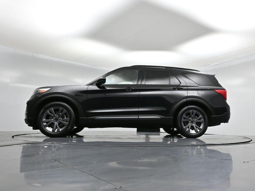 Certified 2022 Ford Explorer XLT w/ Equipment Group 202A image 8