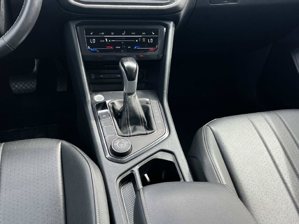 Used 2024 Volkswagen Tiguan SE AWD/4WD image 18