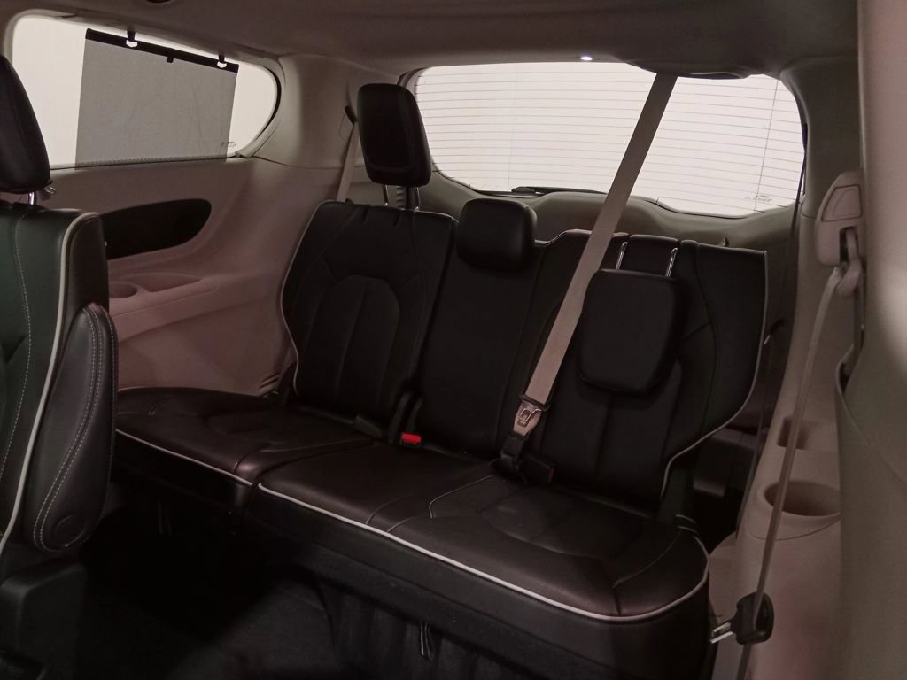 Used 2023 Chrysler Pacifica Limited image 16
