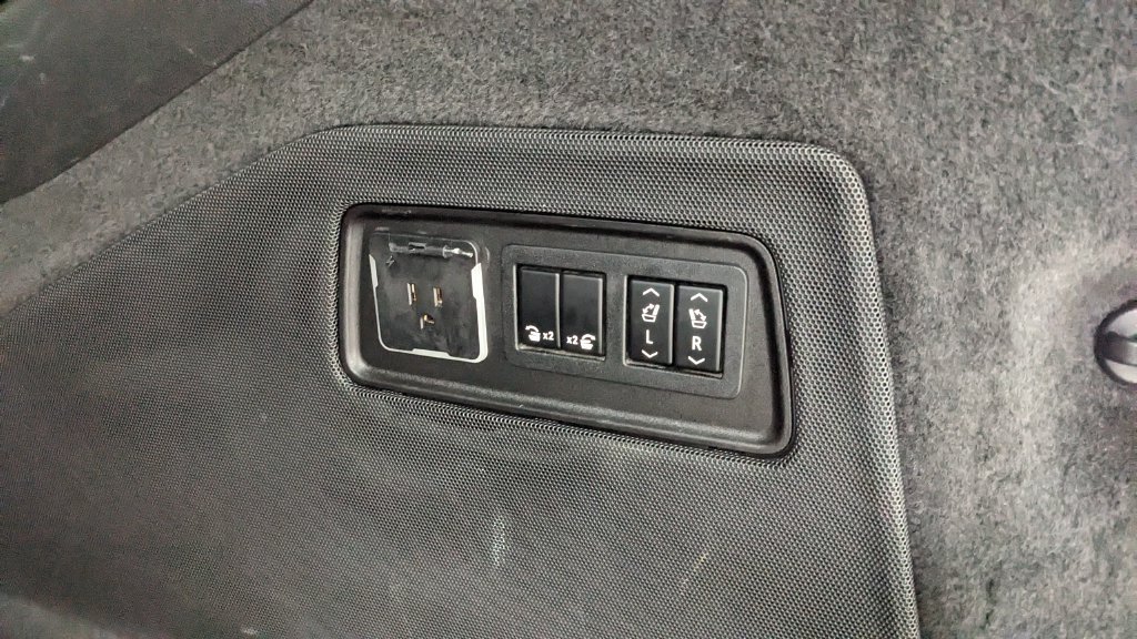 Used 2022 Cadillac Escalade ESV Premium Luxury AWD/4WD image 7