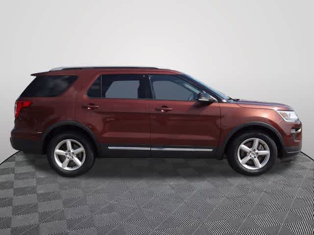 Certified 2018 Ford Explorer XLT w/ Equipment Group 202A FWD image 4