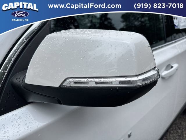 Used 2022 Chevrolet Traverse LT FWD image 12
