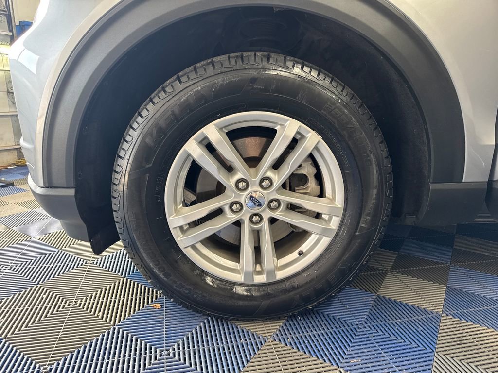 Certified 2021 Ford Explorer XLT w/ Equipment Group 202A AWD/4WD image 30