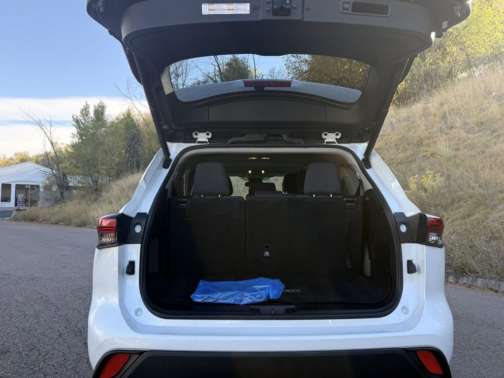 Used 2023 Toyota Highlander LE image 25