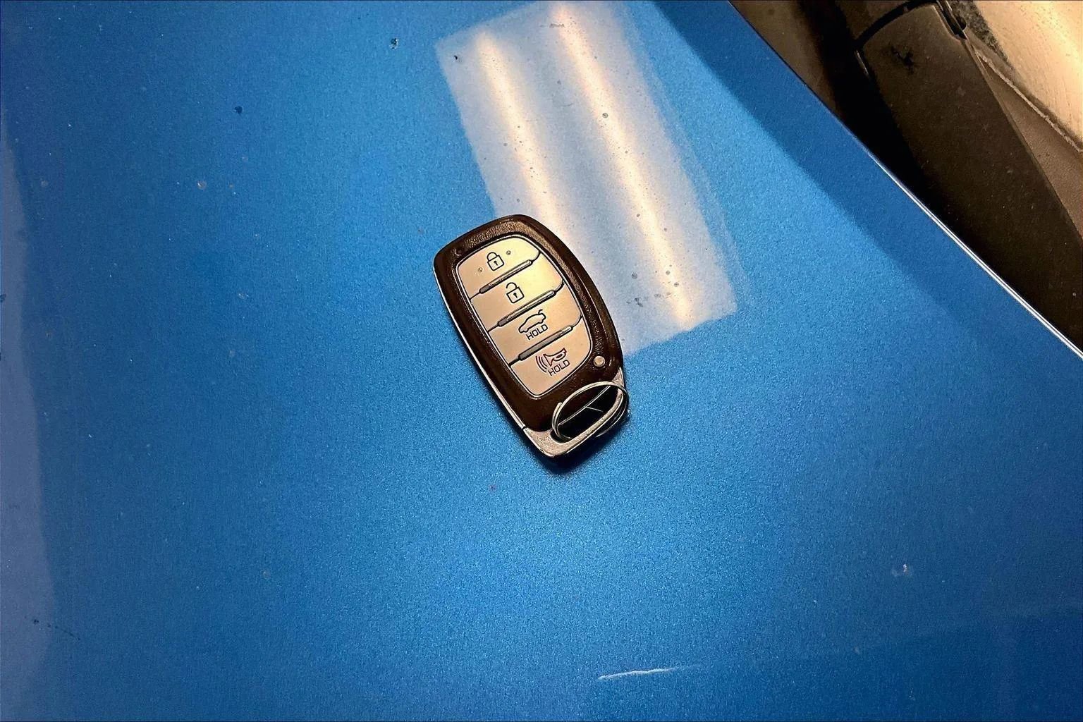 Used 2017 Hyundai Elantra Limited w/ Limited Tech Package 04 image 9