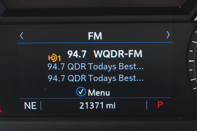 Used 2023 Cadillac XT4 Luxury w/ Cold Weather Package image 32