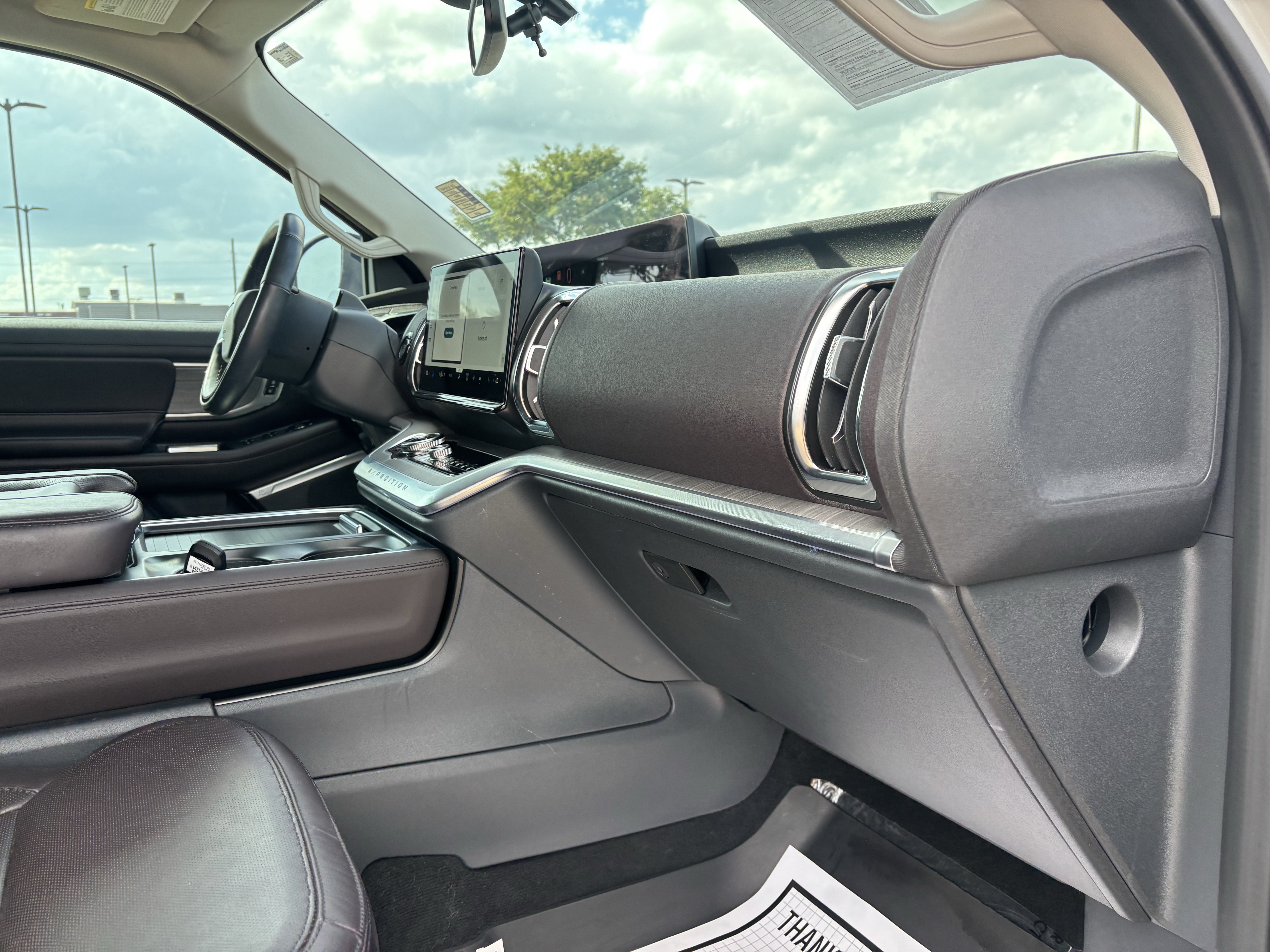 Certified 2025 Ford Expedition Max Platinum w/ Platinum Ultimate Package AWD/4WD image 28