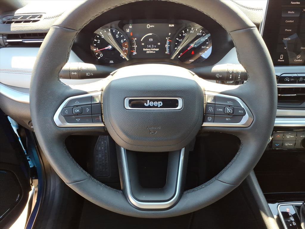 Used 2025 Jeep Compass Limited AWD/4WD image 12