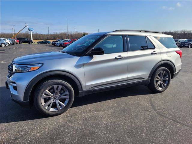 Certified 2023 Ford Explorer XLT w/ Equipment Group 202A AWD/4WD image 1