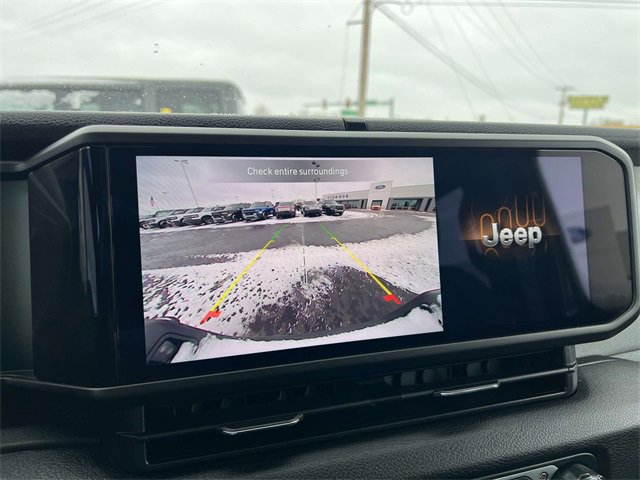 Used 2025 Jeep Gladiator Sport image 19