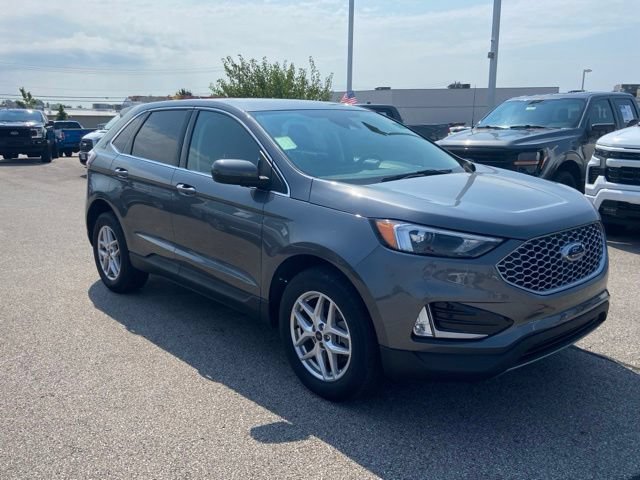 Certified 2024 Ford Edge SEL w/ Convenience Package AWD/4WD image 2