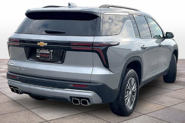 Used 2025 Chevrolet Traverse LT AWD/4WD image 14