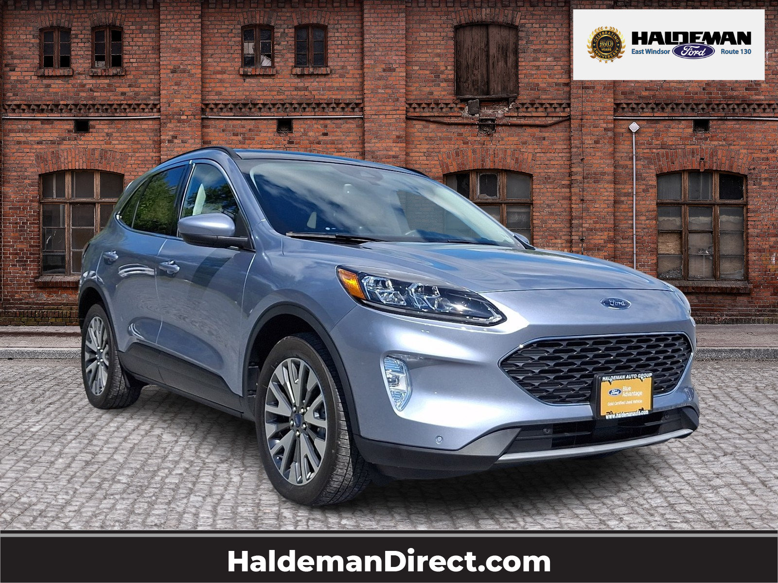 Certified 2022 Ford Escape Titanium w/ Class II Trailer Tow Package AWD/4WD image 1