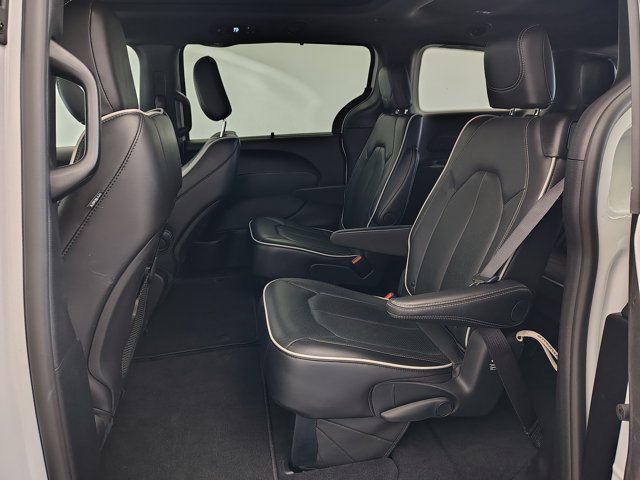 Used 2026 Chrysler Pacifica Limited w/ S Appearance Package FWD image 12