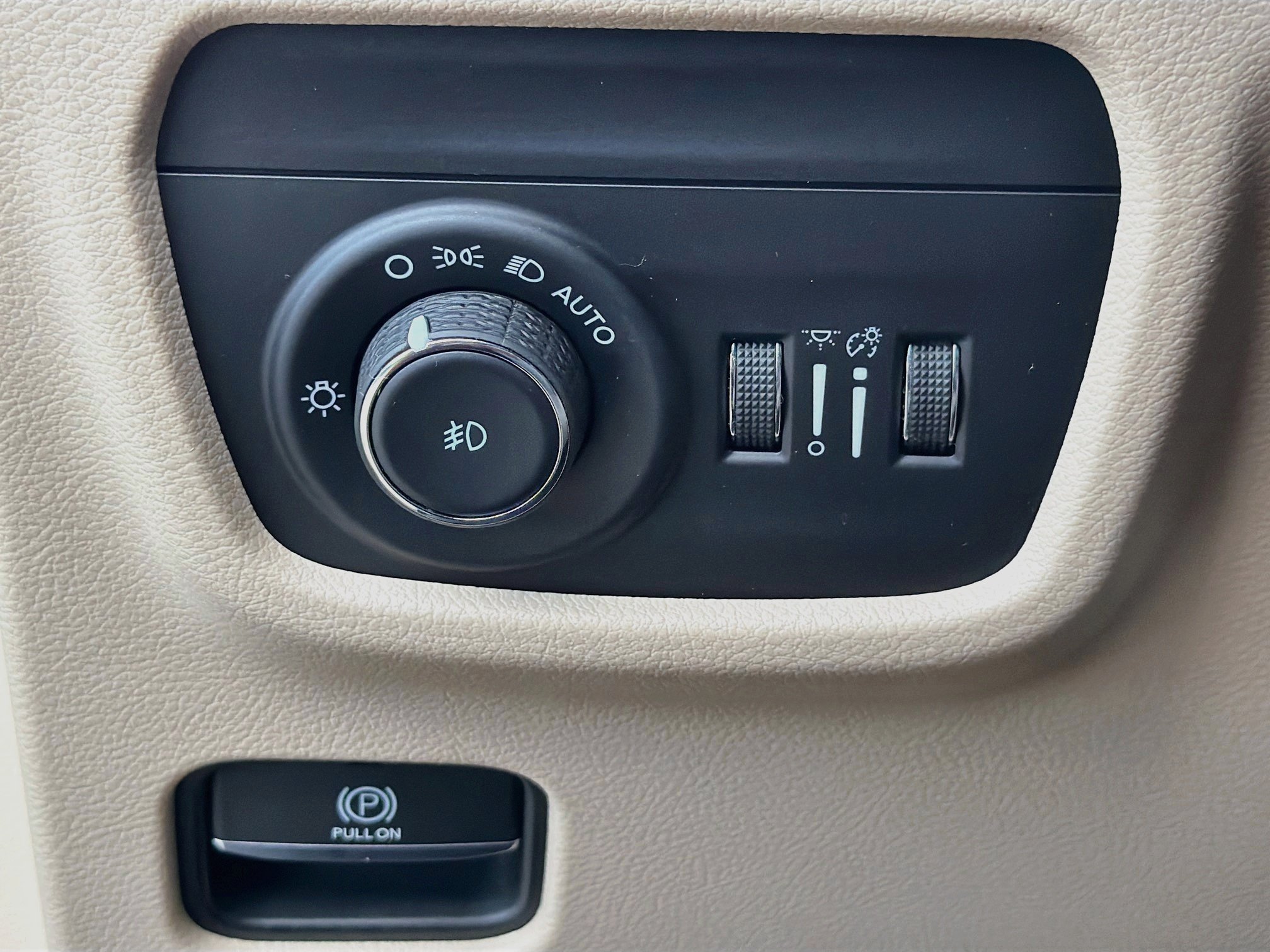 Used 2023 Jeep Grand Cherokee L Limited w/ Luxury Tech Group II AWD/4WD image 10