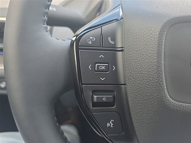 Used 2025 Toyota Prius XLE AWD/4WD image 17