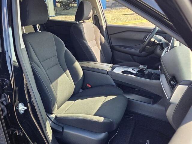 Used 2025 Nissan Rogue S FWD image 15