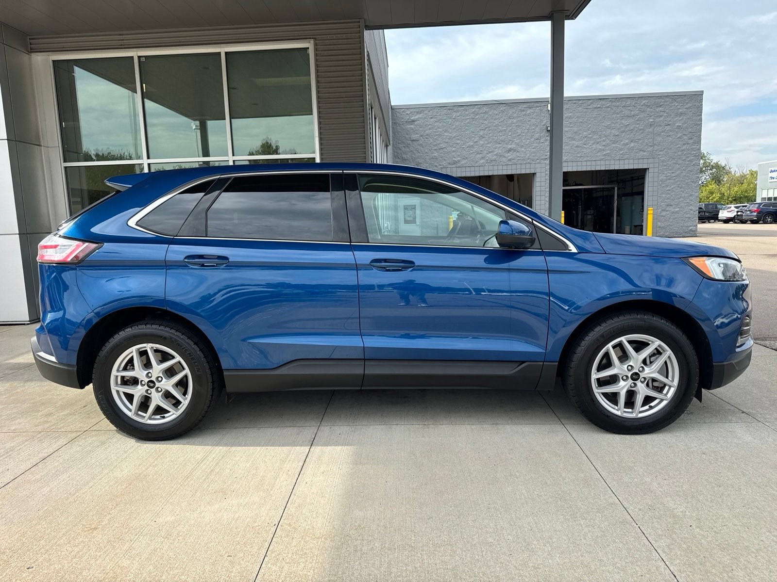 Certified 2024 Ford Edge SEL w/ Convenience Package AWD/4WD image 9